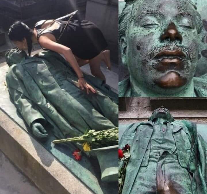 Increíble superstición atrae a mujeres de todo el mundo a una estatua en Francia